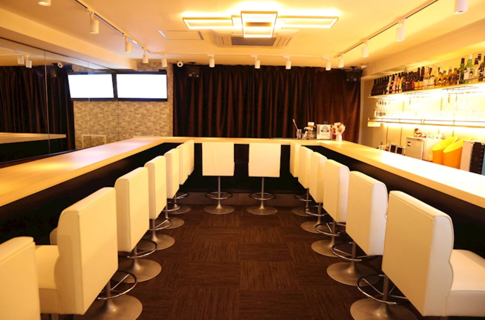 GIRL'S BAR コスプレアカデミー 店内写真